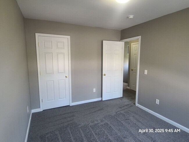 Building Photo - End Unit Town Home in Waynesboro, PA!