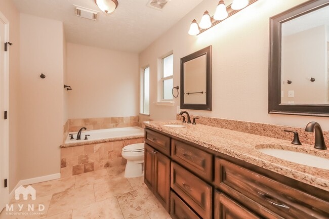 Building Photo - 18421 Sunrise Pines Dr