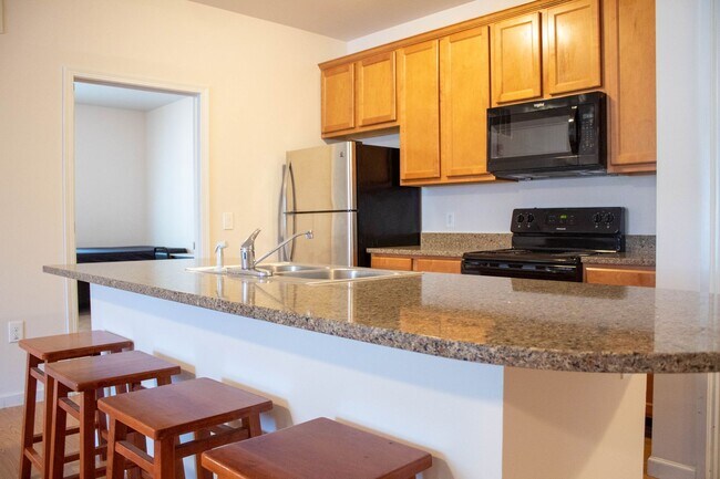 Interior Photo - 606 E Stoughton