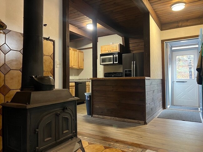 Building Photo - 888 Salem St