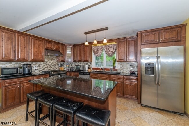 Building Photo - 3-13 Fair Lawn Ave