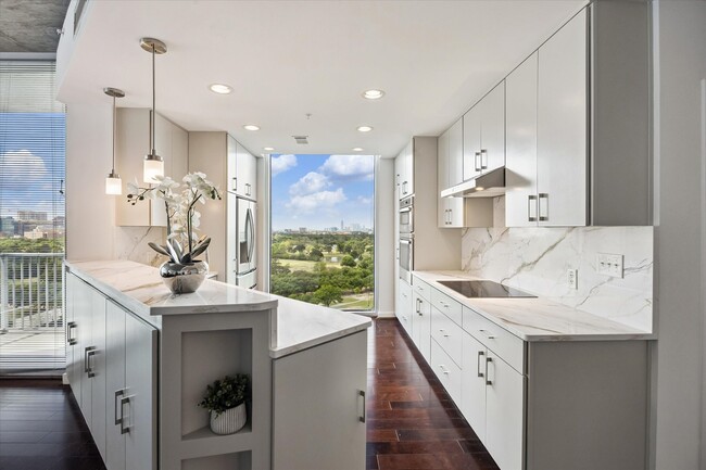 Building Photo - 5925 Almeda Rd