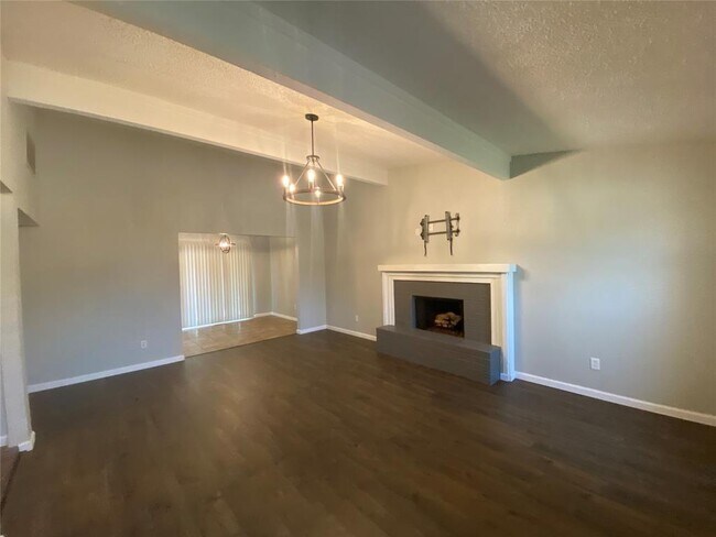 Building Photo - 2433 Shady Tree Ln