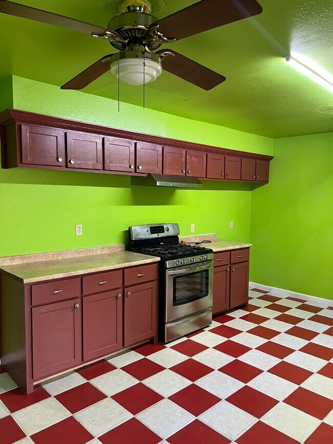 Building Photo - 9314 Valley Stream