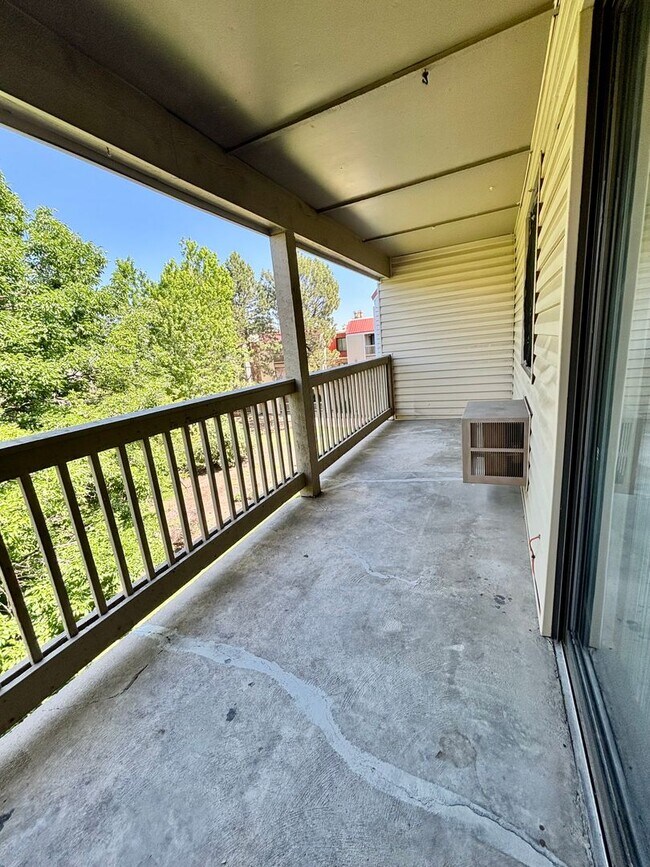 Building Photo - 14720 E Kentucky Dr