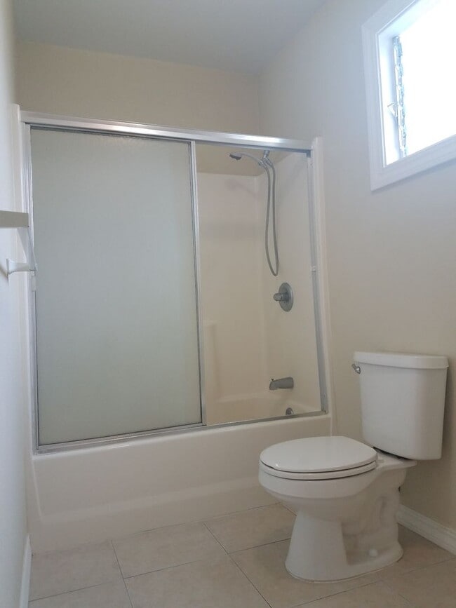 Building Photo - 2br/1ba/2pkg in Coconut Grove Kailua near ...