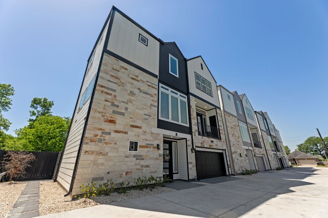 Building Photo - 8521 Brandon St