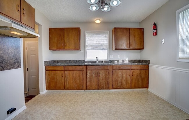 Building Photo - Cozy 2BR Home in Flint with Central AC, Washer/Dryer & Pet-Friendly for Only $800/Month!
