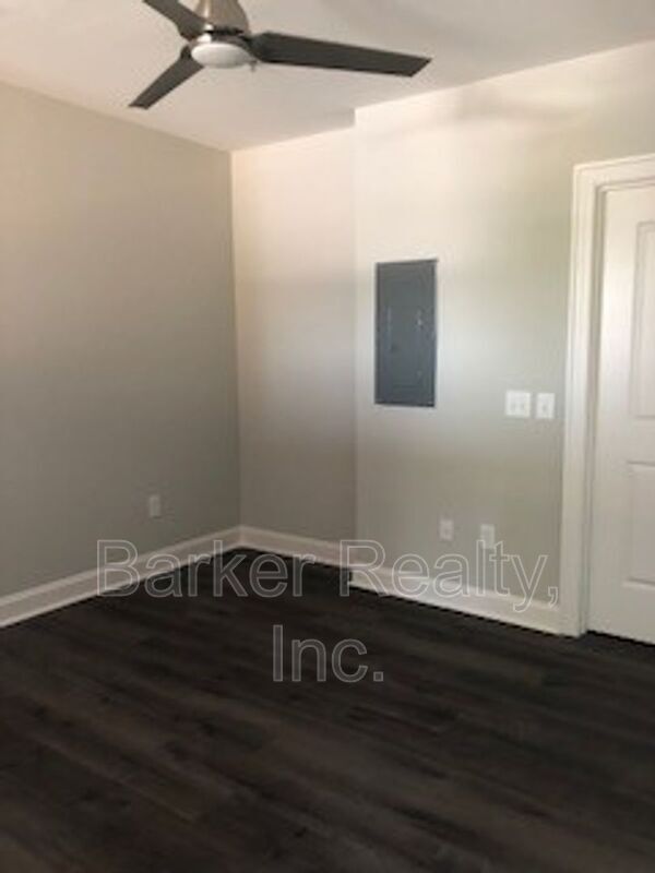 Building Photo - 414 S White St
