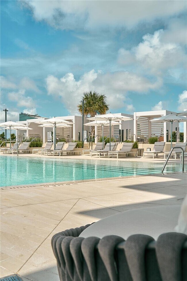 Building Photo - 300 Biscayne Blvd Way