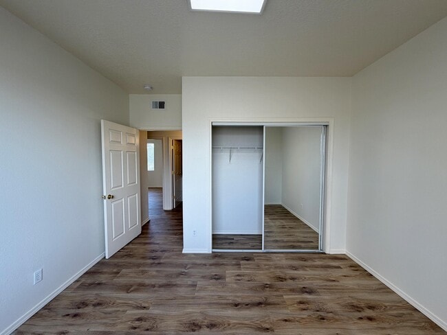 Building Photo - 1105 Meadowlark Way SE