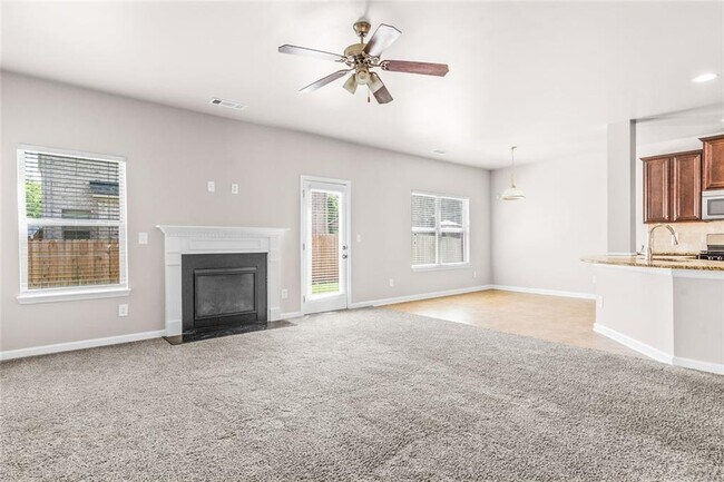 Building Photo - 419 Live Oak Pass