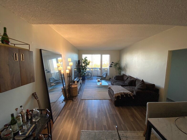 living room - 1342 10th St