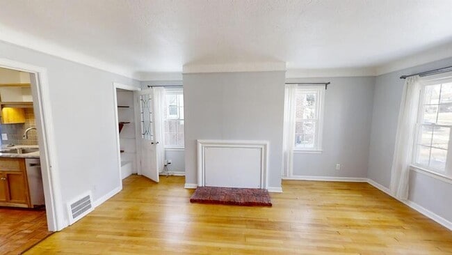 Building Photo - 601 W Hoover Ave