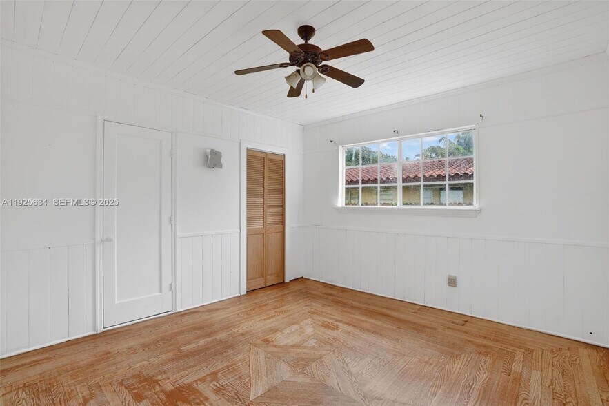 Building Photo - 321 NE 169th St