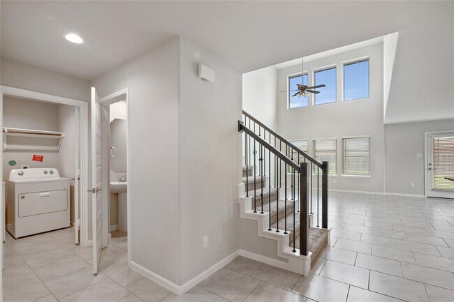 Building Photo - 5611 Cedar Cres Ct