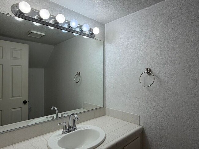 Building Photo - 3033 Via Sabinas