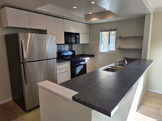 Building Photo - 3762 Hughes Ave