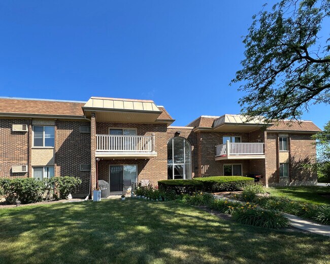 Primary Photo - 2415 N Kennicott Dr