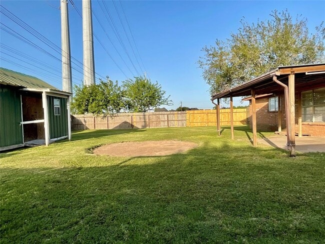Building Photo - 4243 Bermuda Dr