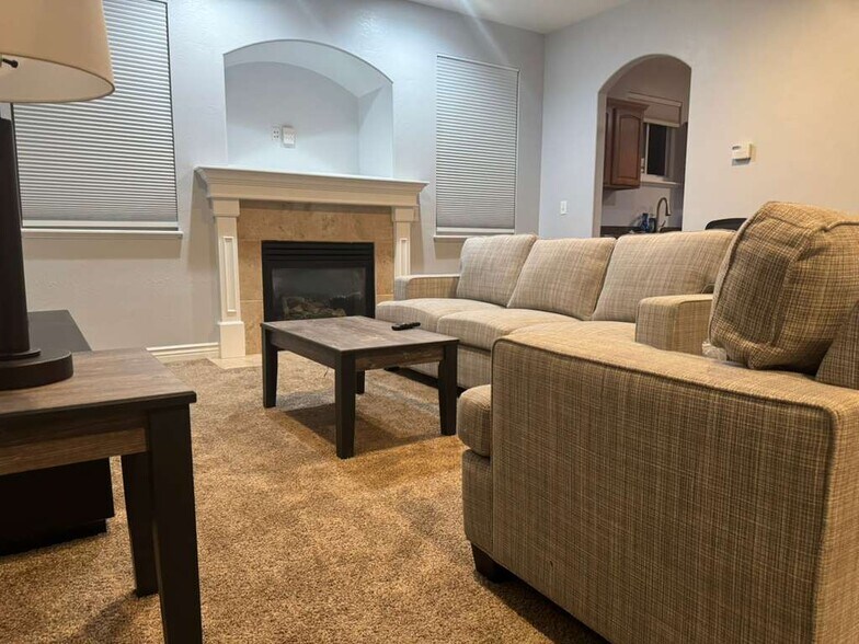 Building Photo - 5286 N Fox Hunters Loop