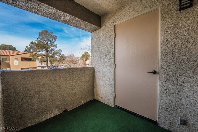 Building Photo - 3151 N Soaring Gulls Dr