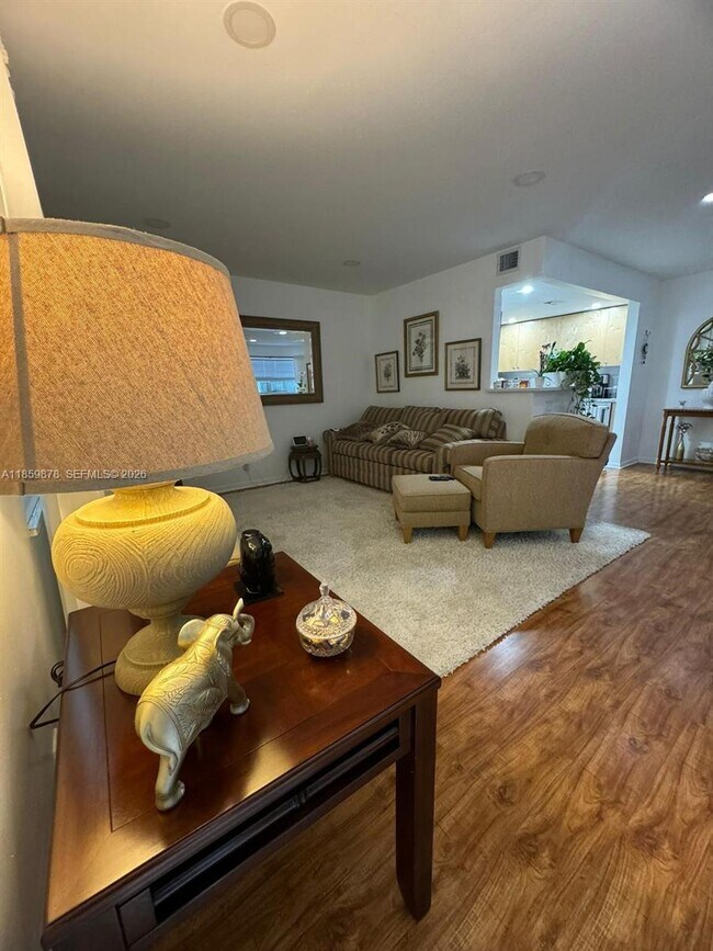 Building Photo - 303 Burgundy G