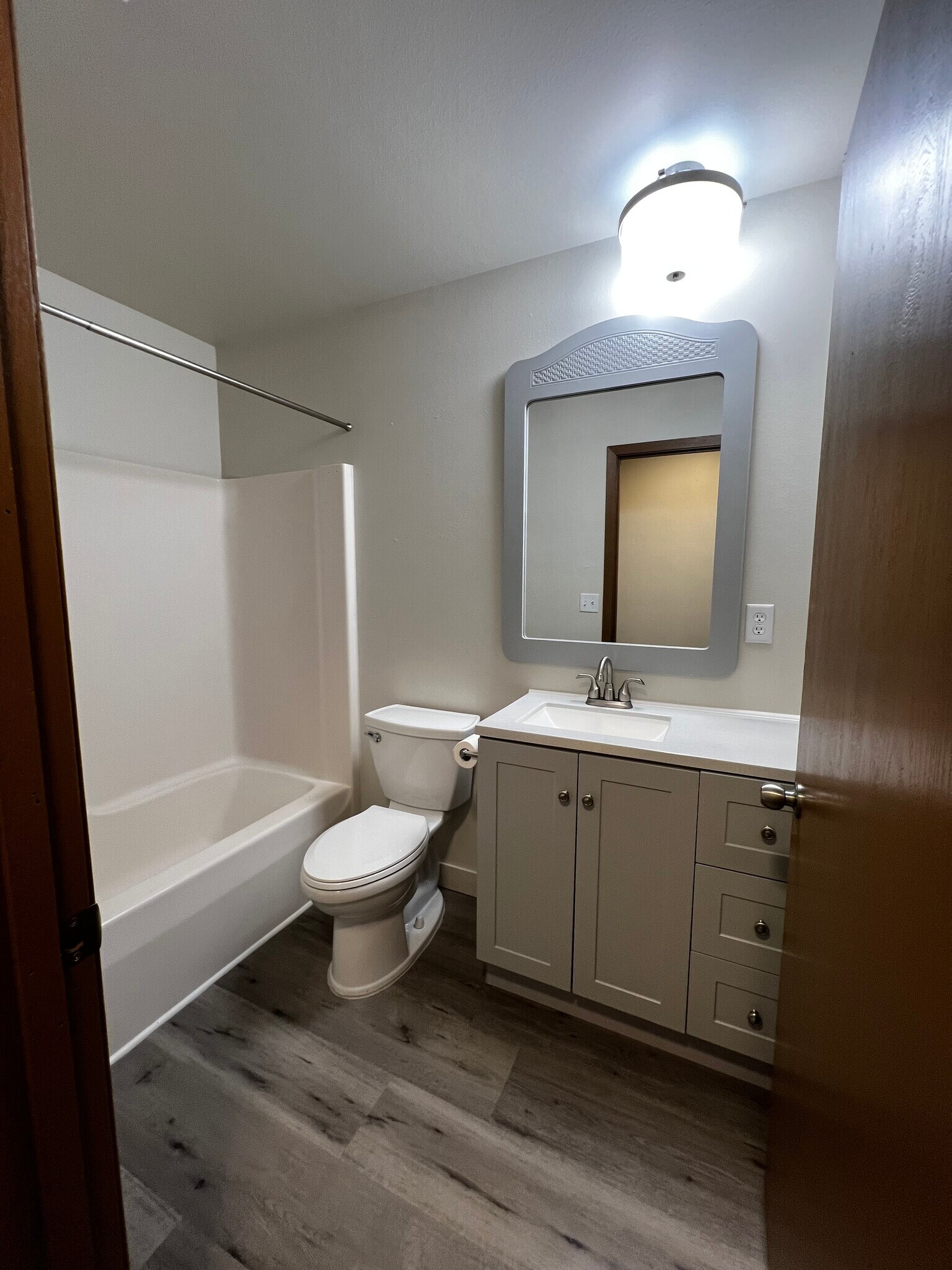 Building Photo - 425 King Olav Ln