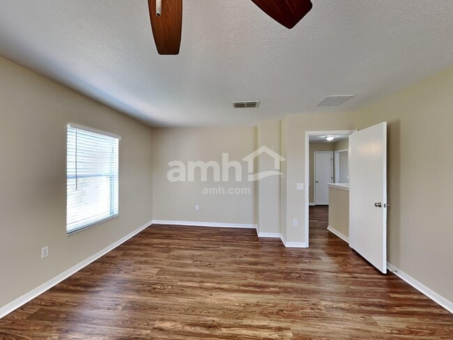 Building Photo - 1612 Redfin Dr