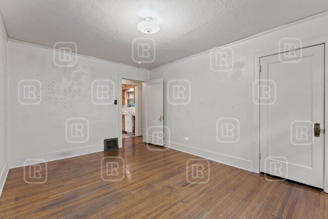 Building Photo - 808 E Mission Ave