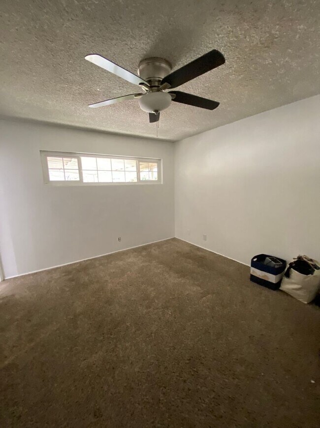 Building Photo - 2813 Coventry Dr