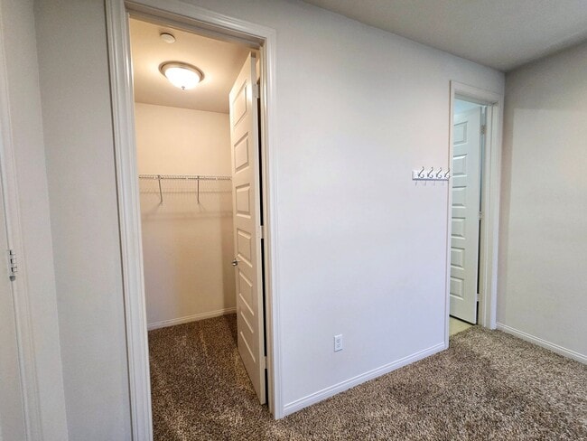 Building Photo - Tri-level Townhome in Prime Fullerton Location!