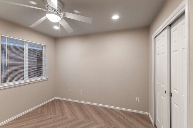 Building Photo - Charming Home in Presidential Meadows