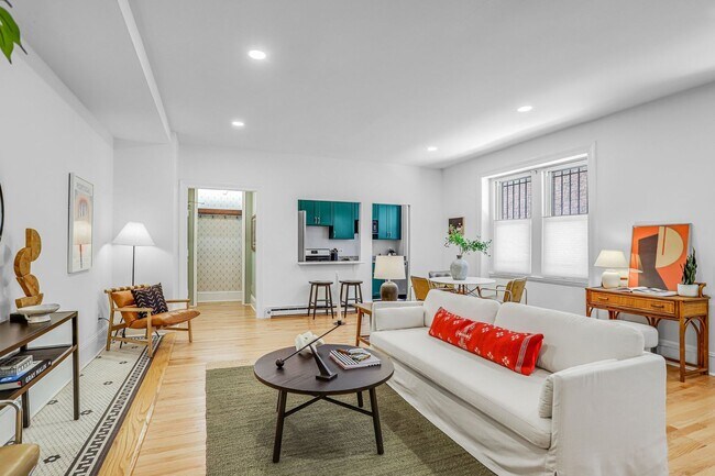 Building Photo - Mt. Pleasant Condo | 2 Bed | 2 Bath | 1,250 Sf