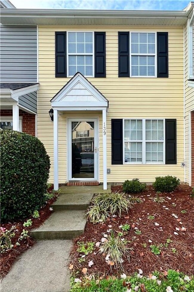 Primary Photo - 2Br 1.5BA Townhome in Bridford Downs
