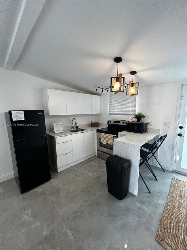 Building Photo - 1945 NW 33rd St