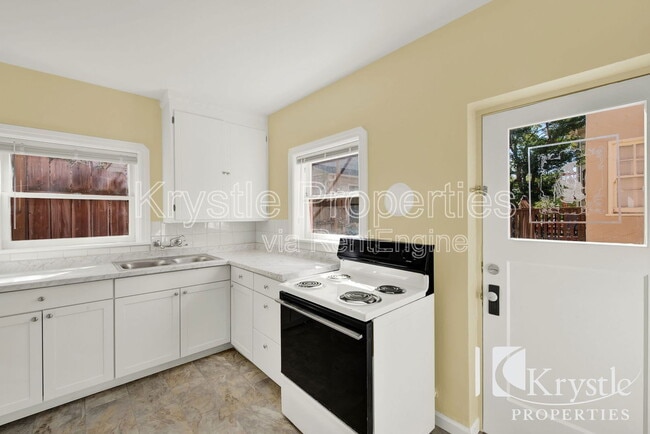 Building Photo - 1029 Sutter St