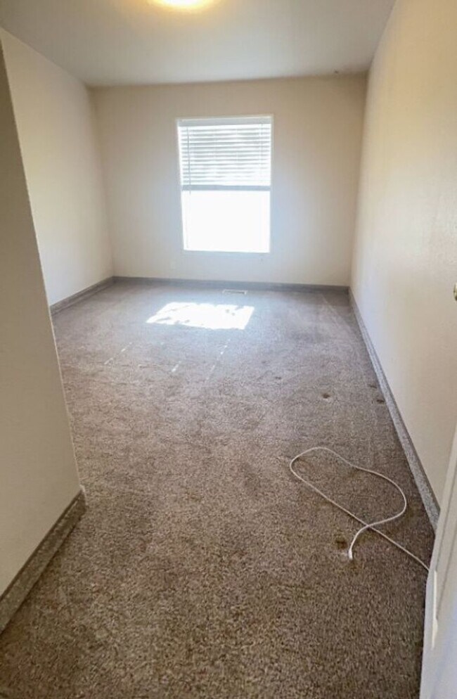 Building Photo - 311 N Highland Dr
