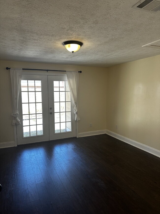 Building Photo - WALK TO ST. ANDREWS MARINA, RESTAURANTS, BARS AND FARMERS MARKET.... you will LOVE this LOCATION!