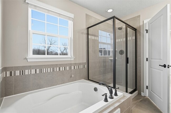 Building Photo - 1204 Pointe View Dr