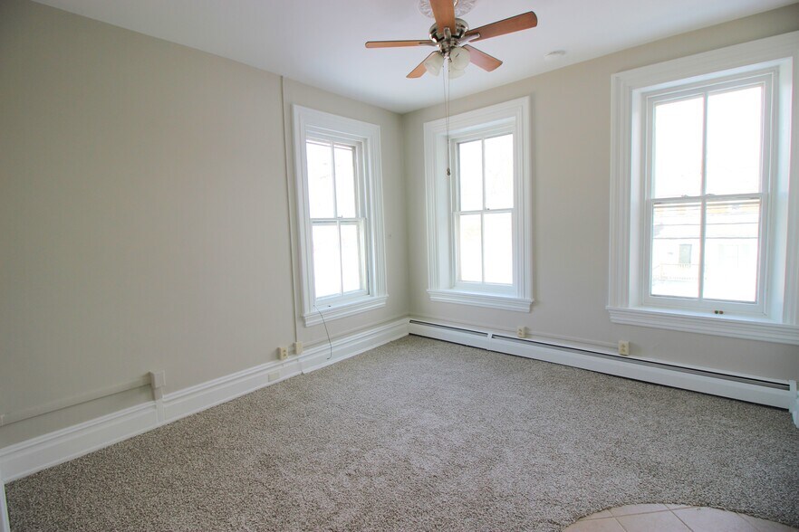 Building Photo - 322 Hodgson St