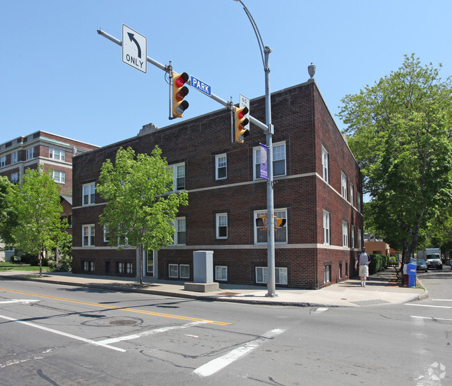 Building Photo - 40 S Goodman St