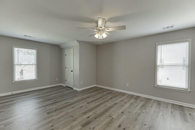 Building Photo - 1795 Lake Heights Cir