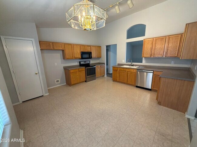 Building Photo - 13223 W Desert Rock Dr