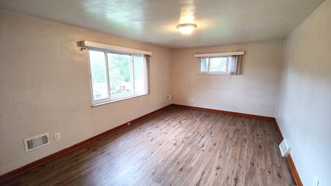Building Photo - *Spacious & Updated 3BD/2BA Single-Family Home Available in Bethel Park*