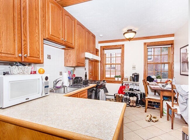 Building Photo - 61 Anderson St