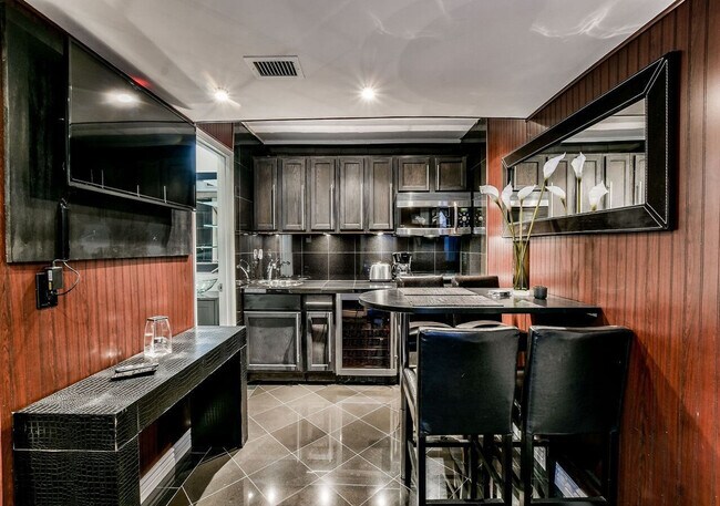 Building Photo - 7401 N Scottsdale Rd