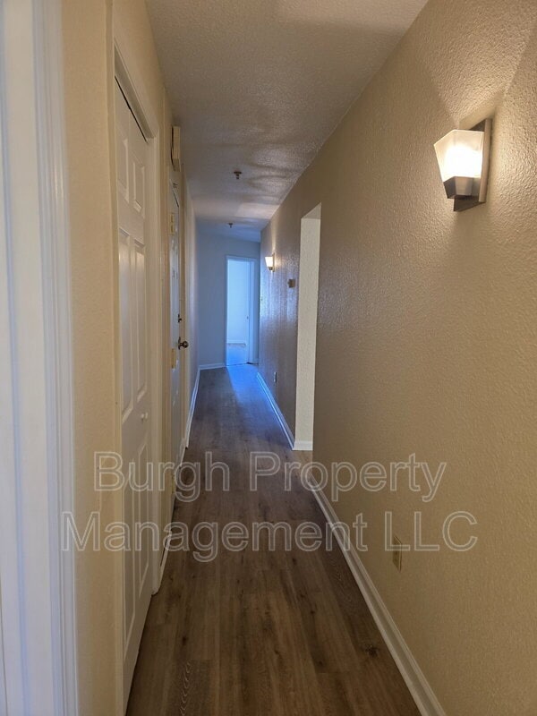 Building Photo - 116 W 8th Ave