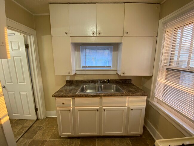 Building Photo - 2103 Delaware St