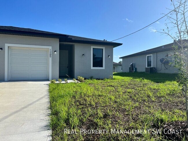 Building Photo - 1263 Hillcrest St E